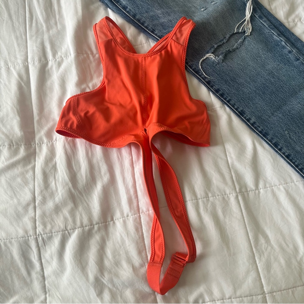 Lululemon Sports bra Size 4 - Picture 2 of 7